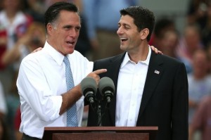 Paul Ryan (a destra) insieme all'ex candidato repubblicano alla presidenza Mitt Romney