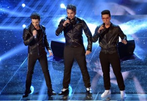 Il Volo portano sul palco dell'Ariston De Crescenzo